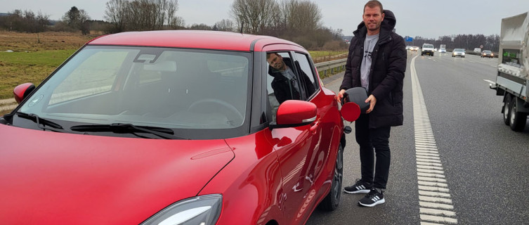 Køreskolen kører på nr. 9 Suzuki Swift