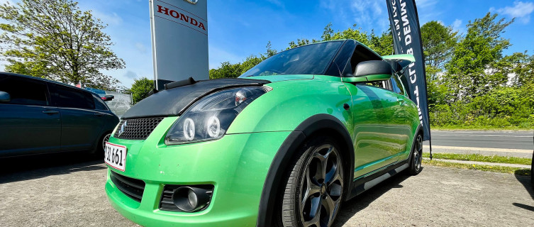 Køreskolen kører på nr. 9 Suzuki Swift